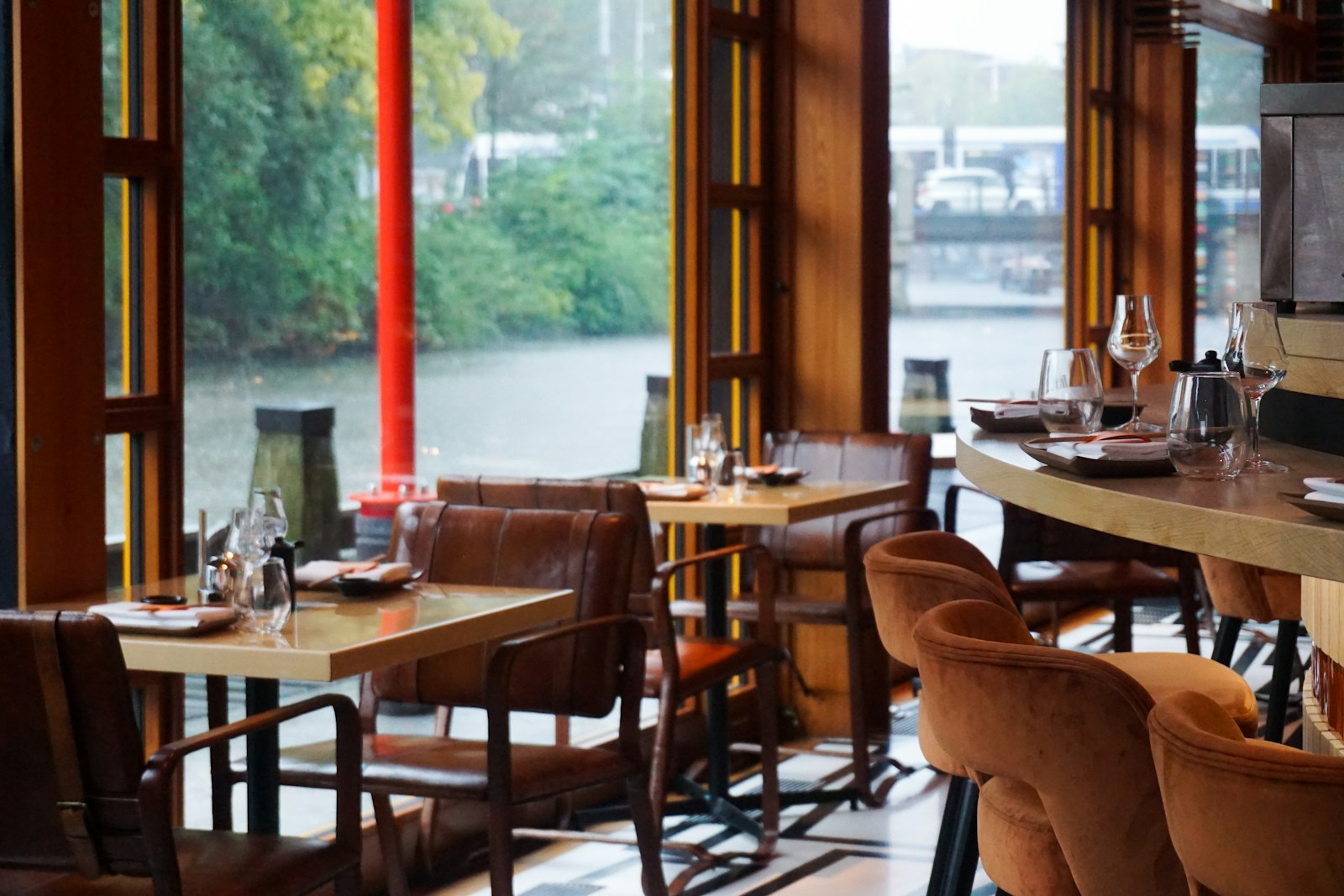 Table de restaurant, photographie d’illustration